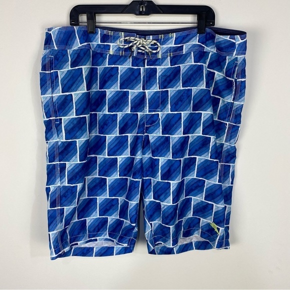 Tommy Bahama Tile Print Swim Trunks Beach Vacation Summer - Picture 1 of 3